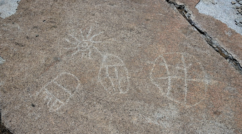 Petroglyphs on granite slabs along PCT in Castle Valley-10 7-14-15